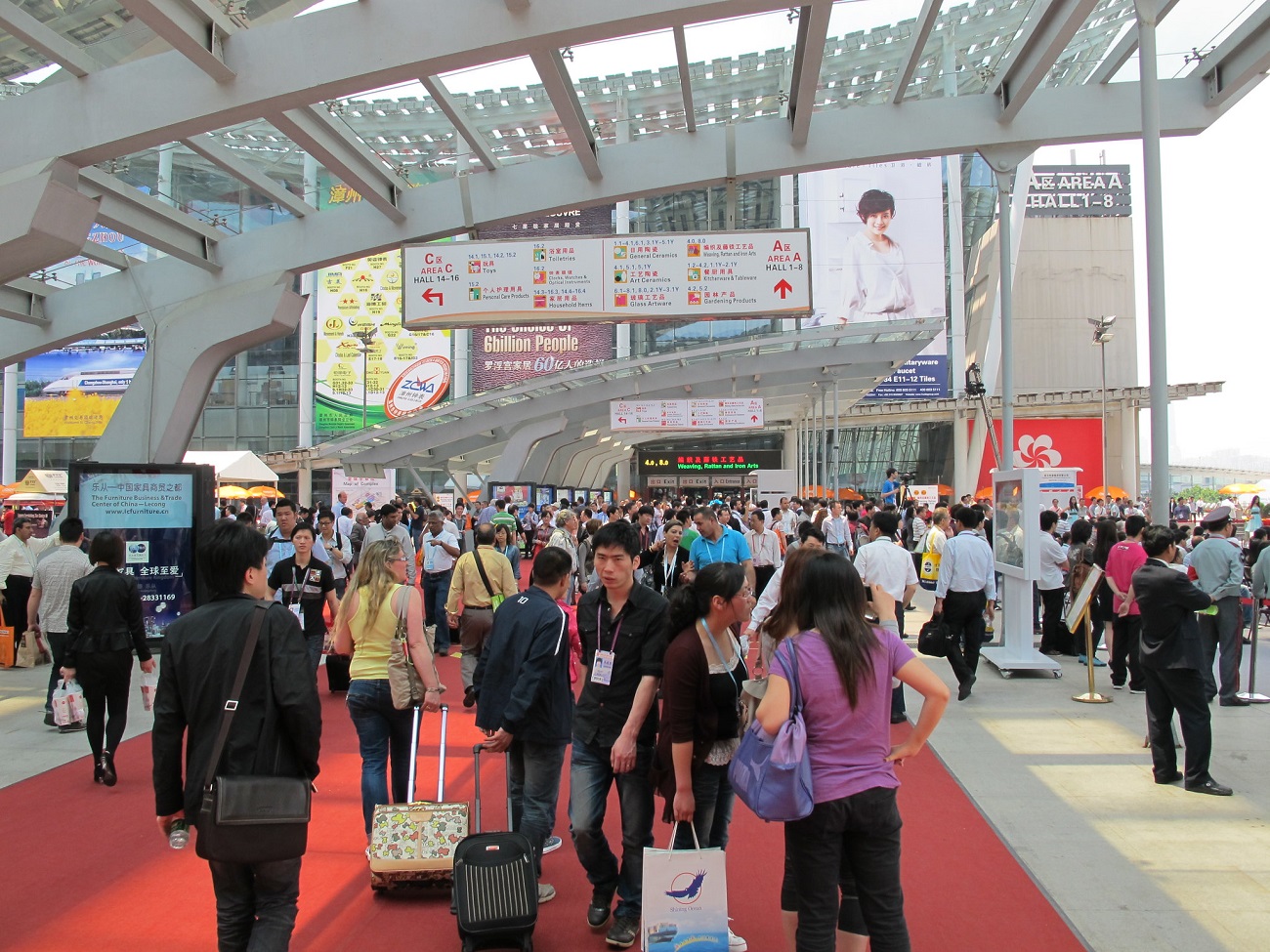 Na výstave Canton Fair v Číne sa v normálnych rokoch riadne nachodíte (Zdroj fotky: Shinsuke Ikegame)